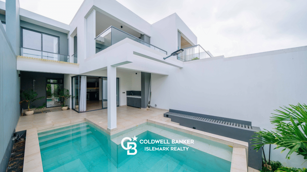 3 Bedroom Seafront Villa